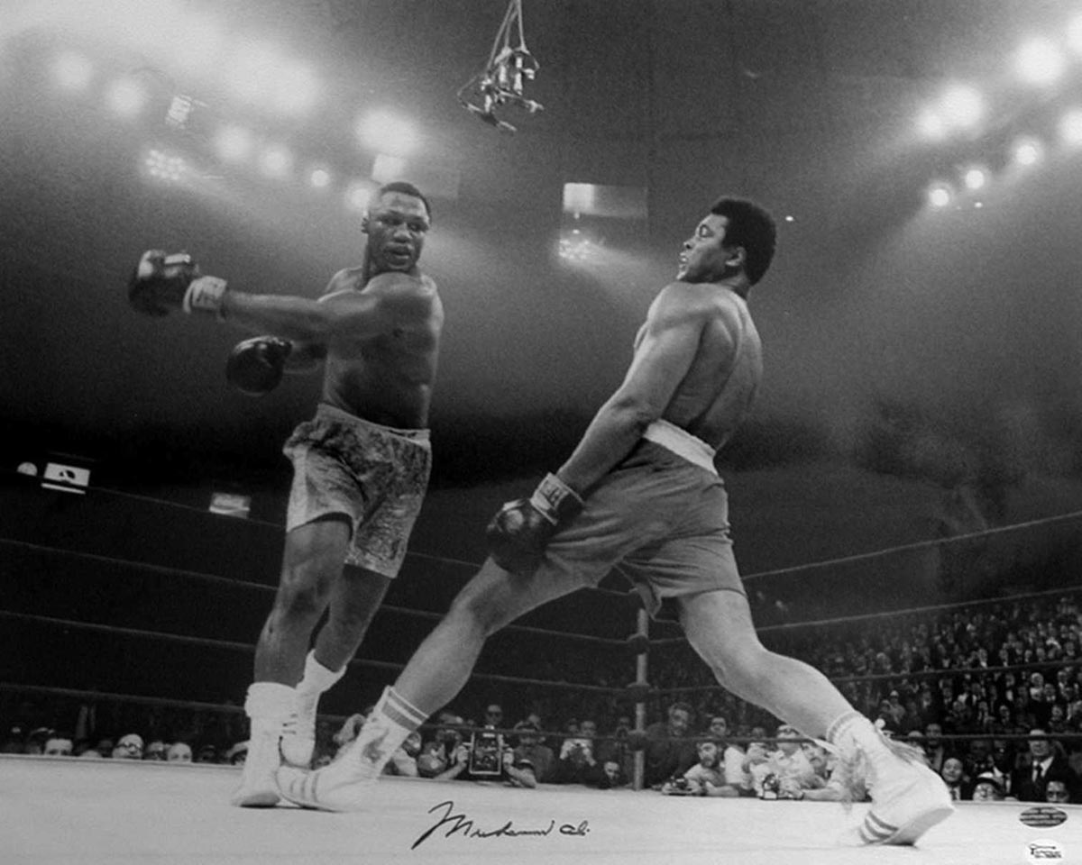 muhammad-ali-vs-joe-frazier-in-fight-of-the-century-madison-square-garden-in-new-york-city-new-york-1971